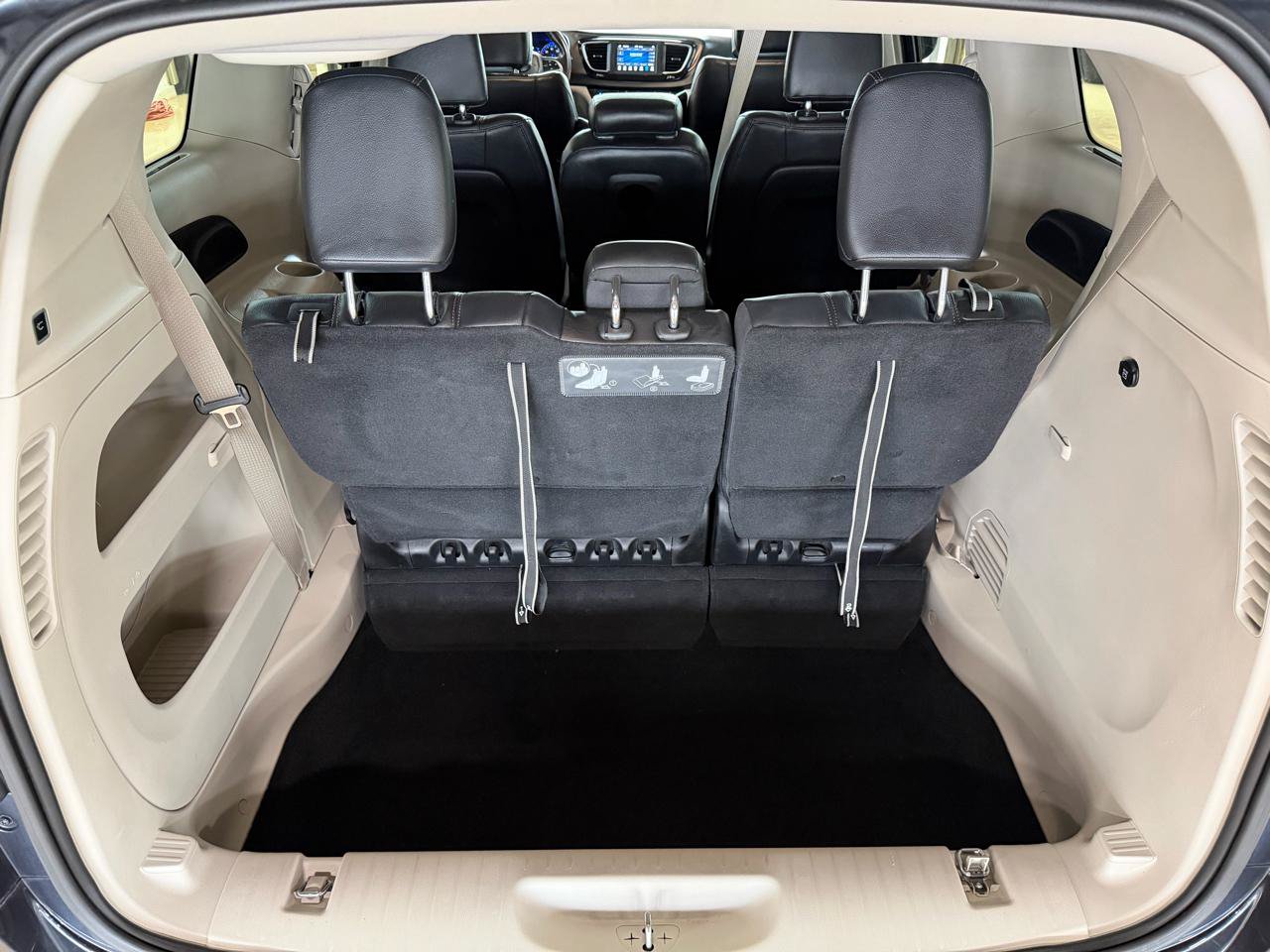 Used 2019 Chrysler Pacifica Touring-L FWD image 27