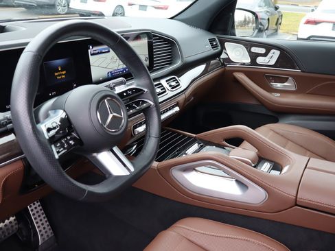 Used 2024 Mercedes-Benz GLS 450 4MATIC w/ Pinnacle Trim Package image 10