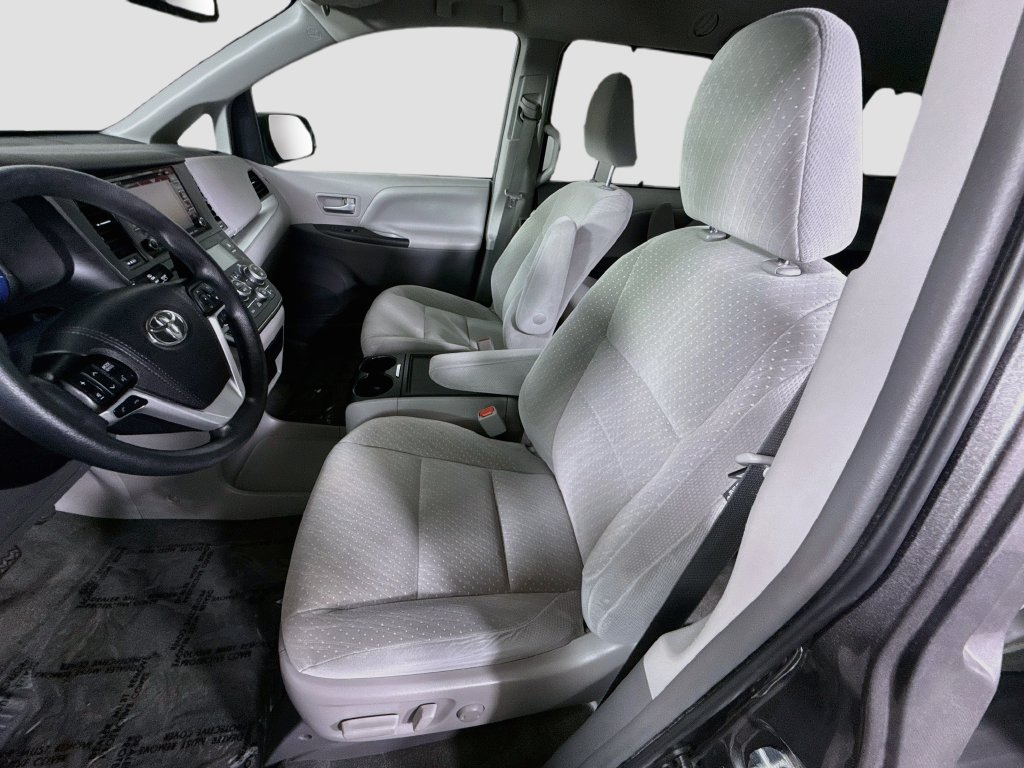 Certified 2019 Toyota Sienna LE AWD/4WD image 25