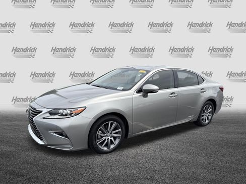 Used 2017 Lexus ES 300h w/ Luxury Package FWD image 40