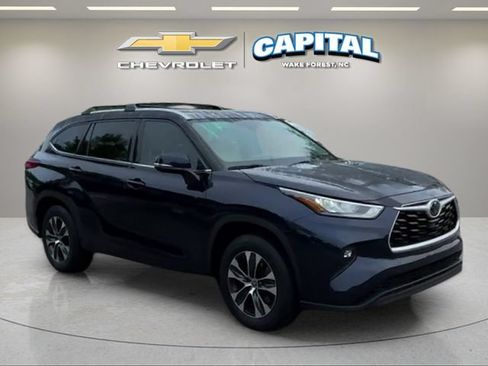 Used 2020 Toyota Highlander XLE FWD image 8
