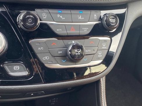 New 2026 Chrysler Pacifica Pinnacle AWD/4WD image 23