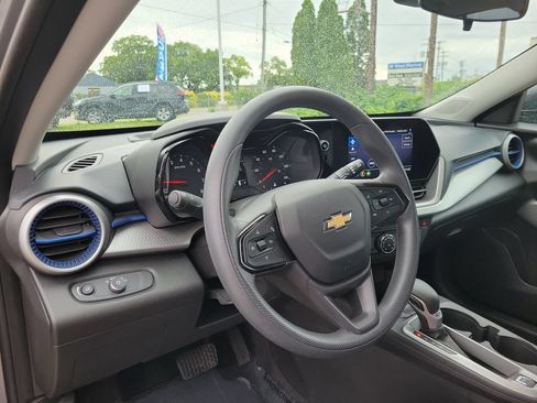 Used 2024 Chevrolet Trax LS FWD image 16