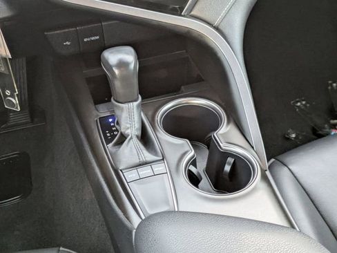 Used 2024 Toyota Camry SE image 14