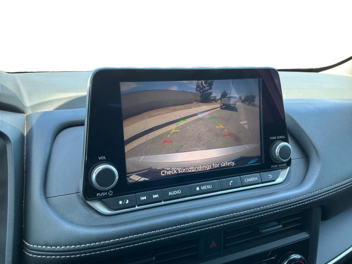 Used 2025 Nissan Rogue S FWD image 14