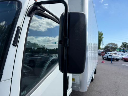 Used 2019 Isuzu NPR image 14
