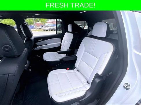 Used 2025 Chevrolet Traverse High Country FWD image 18