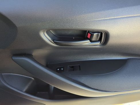 Used 2022 Toyota Corolla LE FWD image 25
