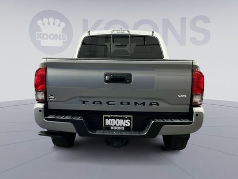 Used 2018 Toyota Tacoma SR image 5