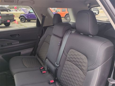 Used 2024 Nissan Pathfinder SV image 28