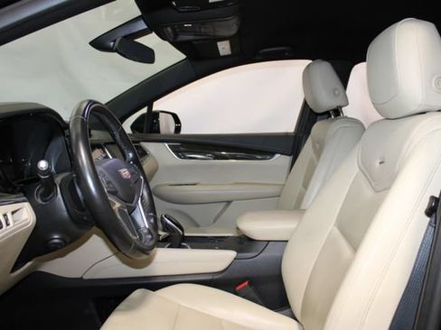 Used 2019 Cadillac XT5 FWD image 7