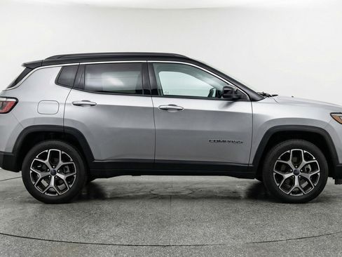 Used 2025 Jeep Compass Limited AWD/4WD image 11