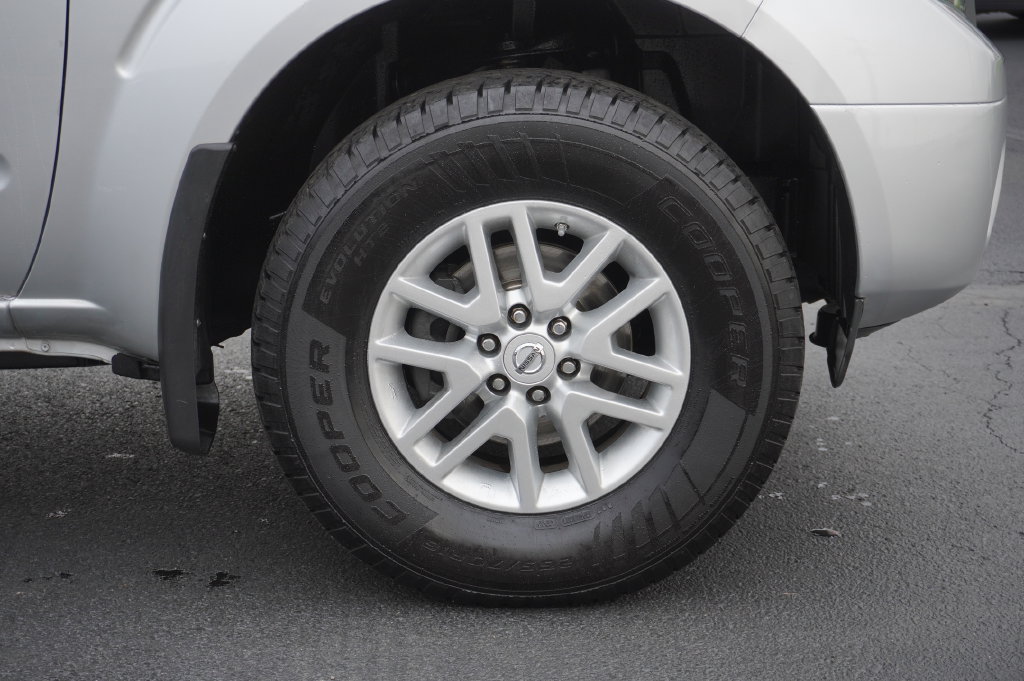 Used 2014 Nissan Frontier SV w/ SV Value Truck Package AWD/4WD image 13