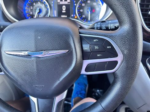 Used 2020 Chrysler Voyager L FWD image 13