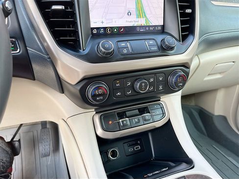 Used 2023 GMC Acadia Denali w/ Denali Ultimate Package image 16