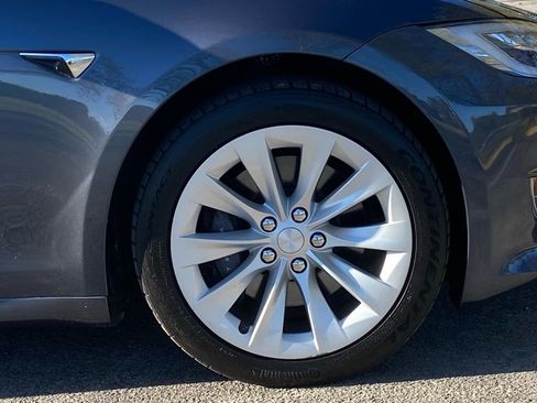 Used 2020 Tesla Model S Long Range Plus image 10