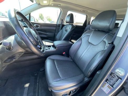 Used 2025 Kia Sorento EX w/ Panoramic Sunroof Package FWD image 12