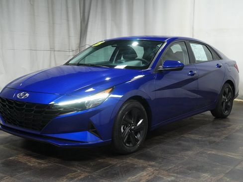 Certified 2023 Hyundai Elantra SEL image 2