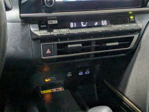 Used 2025 Toyota Camry LE image 19