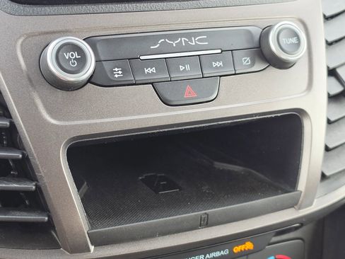 Used 2021 Ford Transit Connect XLT image 24