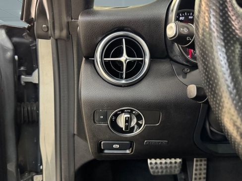 Used 2017 Mercedes-Benz SLC 300 image 32