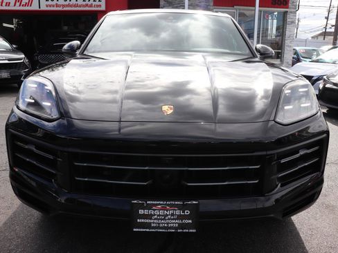Used 2024 Porsche Cayenne AWD/4WD image 8