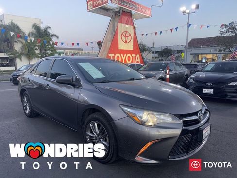 Used 2017 Toyota Camry SE image 1