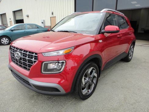 Used 2022 Hyundai Venue SEL FWD image 1