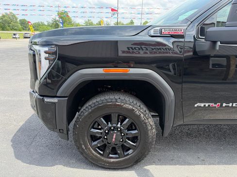 Used 2025 GMC Sierra 2500 AT4 AWD/4WD image 13