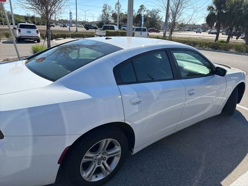 Used 2015 Dodge Charger SE w/ Popular Equipment Group image 4