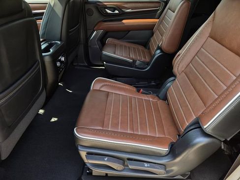 Used 2024 GMC Yukon XL Denali Ultimate AWD/4WD image 16