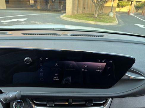 Used 2025 Buick Envista Preferred image 17