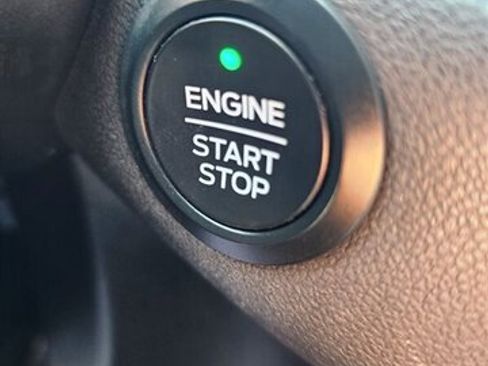 Used 2020 Ford Escape SE image 20