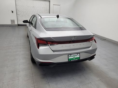 Used 2021 Hyundai Elantra SE FWD image 6