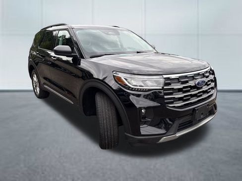 Used 2025 Ford Explorer Active w/ Active Comfort Package AWD/4WD image 5