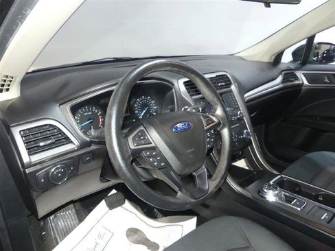 Used 2018 Ford Fusion SE image 22