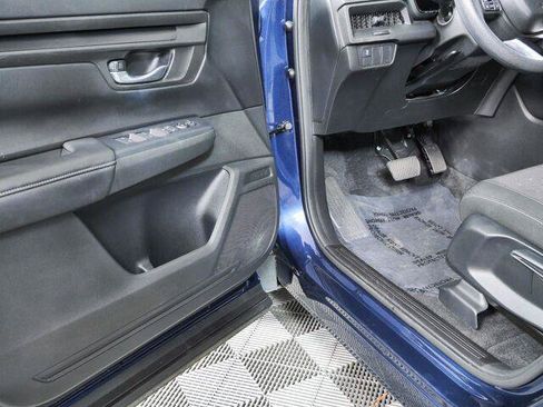 Used 2023 Honda CR-V LX image 7