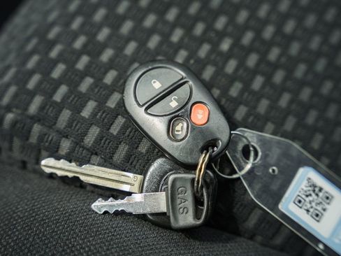 Used 2010 Toyota Tundra 4x4 CrewMax image 52