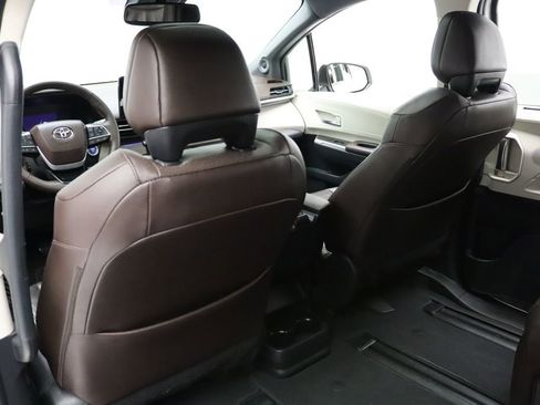 Certified 2021 Toyota Sienna Platinum image 20