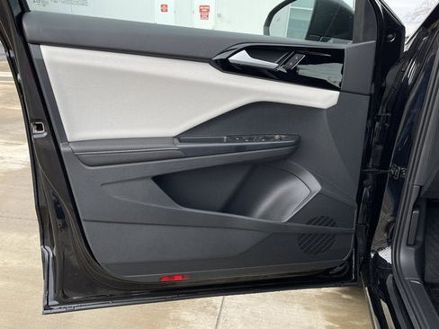 New 2026 Volkswagen Taos S image 9