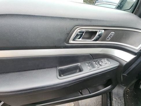 Used 2017 Ford Explorer XLT w/ Equipment Group 202A image 12