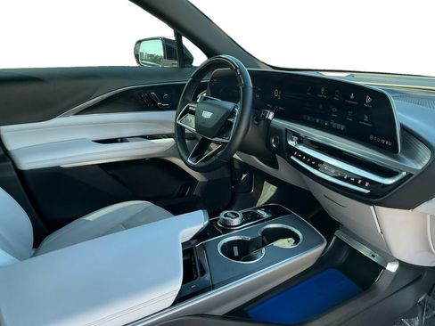 Used 2024 Cadillac Lyriq Luxury RWD image 16