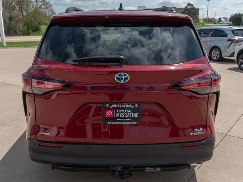 Used 2021 Toyota Sienna XLE w/ XLE Plus Package AWD/4WD image 19