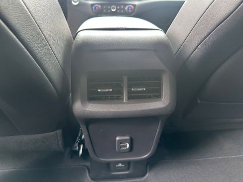 Used 2024 GMC Terrain SLT image 25