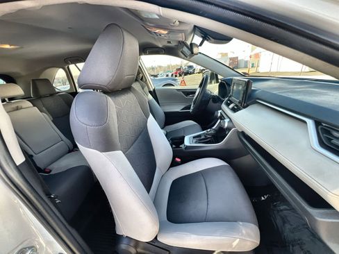 Used 2020 Toyota RAV4 XLE image 25