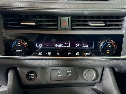 Used 2024 Nissan Rogue SV image 17