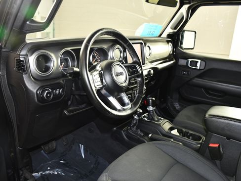 Used 2021 Jeep Wrangler Unlimited Sahara w/ Uconnect 4C Nav & Sound Group AWD/4WD image 2