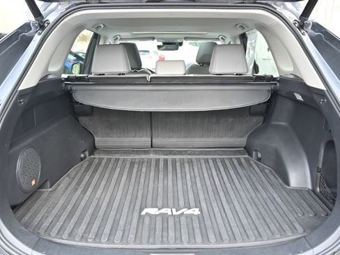Used 2021 Toyota RAV4 Limited image 19