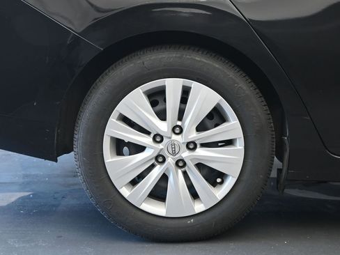 Used 2025 Nissan Sentra S FWD image 9