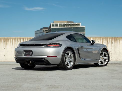 Used 2018 Porsche 718 Cayman RWD image 4
